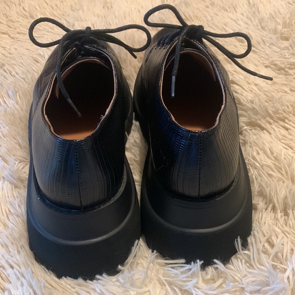 Woman’s size 9/Men’s size 7 ASOS lace up platform oxfords - Picture 4 of 8